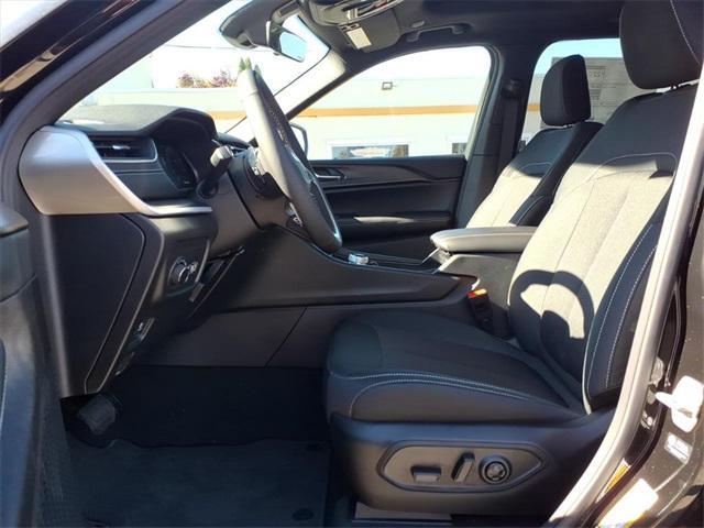 new 2025 Jeep Grand Cherokee car, priced at $38,542