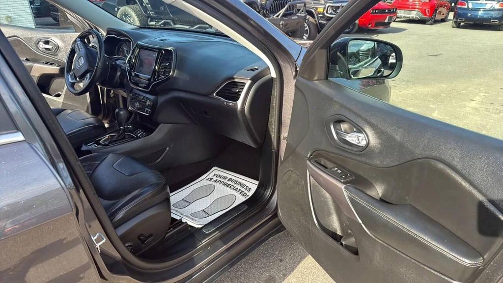 used 2019 Jeep Cherokee car, priced at $15,999