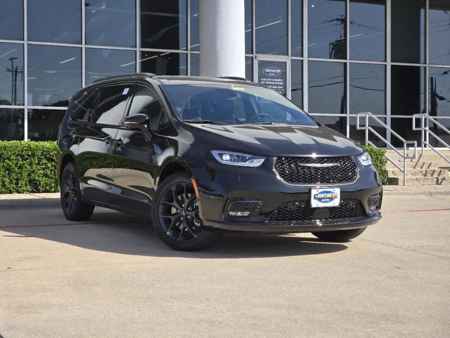 new 2024 Chrysler Pacifica car, priced at $51,969