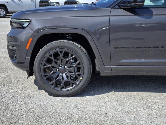 new 2025 Jeep Grand Cherokee L car, priced at $69,175