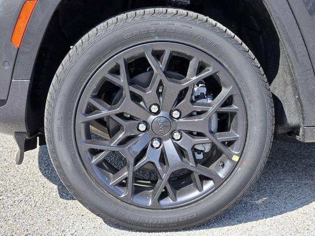 new 2025 Jeep Grand Cherokee L car, priced at $69,175