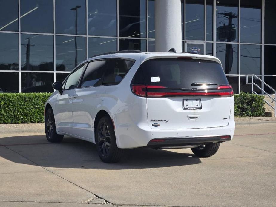 new 2024 Chrysler Pacifica car, priced at $51,969