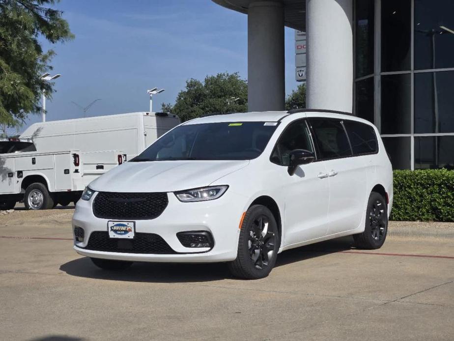 new 2024 Chrysler Pacifica car, priced at $51,969