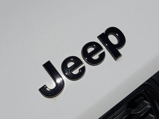 new 2024 Jeep Grand Cherokee car, priced at $39,495