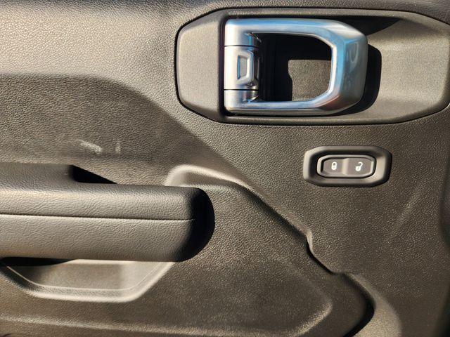 new 2026 Jeep Wrangler car, priced at $40,274