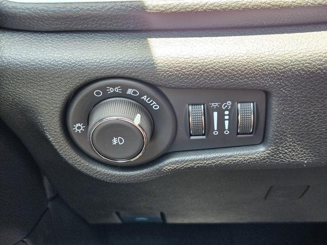 new 2025 Chrysler Pacifica car, priced at $38,688