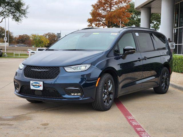 new 2025 Chrysler Pacifica car, priced at $51,738