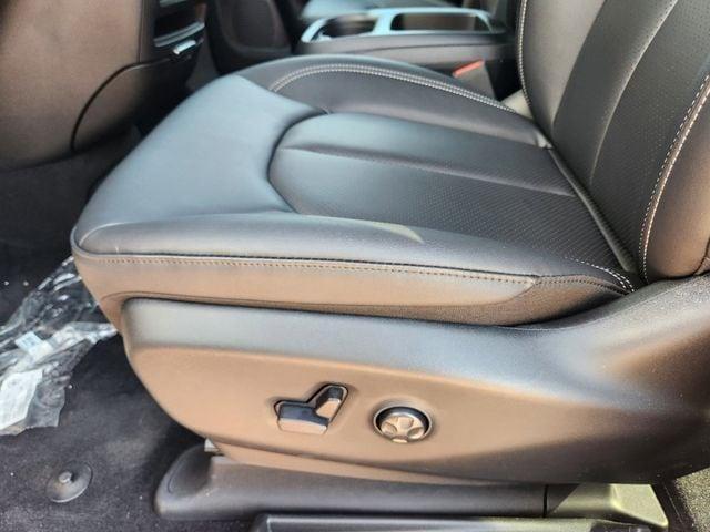 new 2025 Chrysler Pacifica car, priced at $40,608