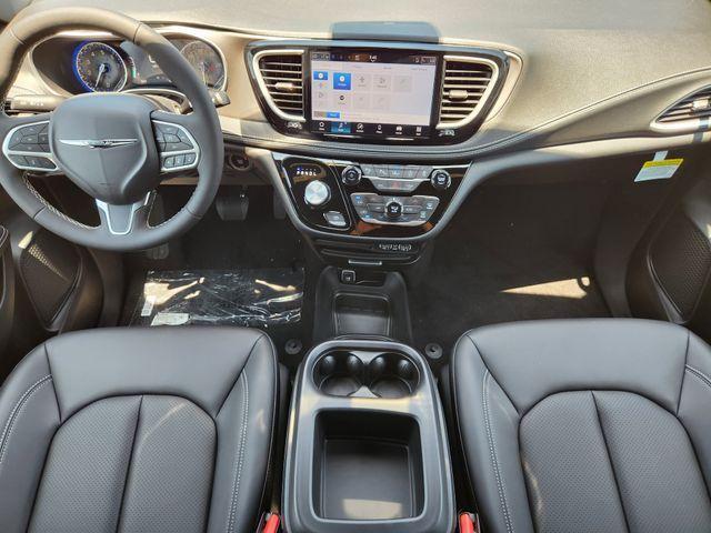 new 2025 Chrysler Pacifica car, priced at $40,885
