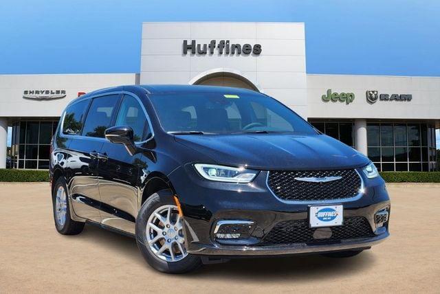 new 2025 Chrysler Pacifica car, priced at $40,885