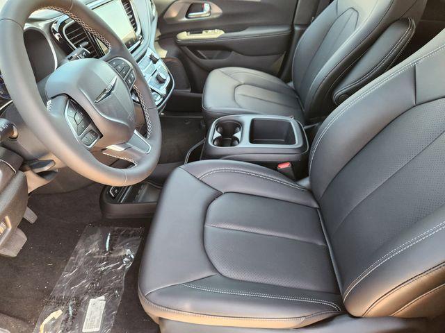 new 2025 Chrysler Pacifica car, priced at $40,885