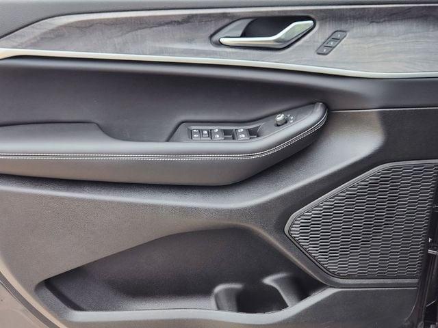 new 2025 Jeep Grand Cherokee car, priced at $37,245