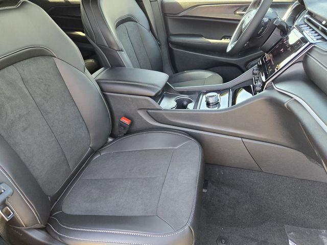 new 2025 Jeep Grand Cherokee car, priced at $40,319