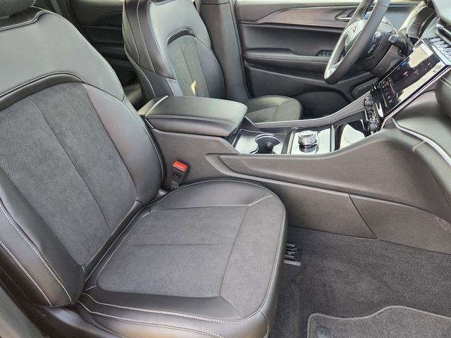 new 2025 Jeep Grand Cherokee car, priced at $34,209