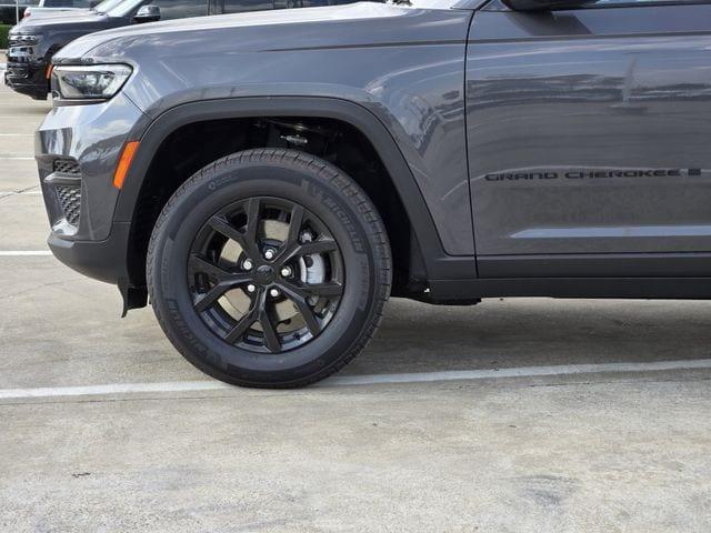 new 2025 Jeep Grand Cherokee car, priced at $34,209