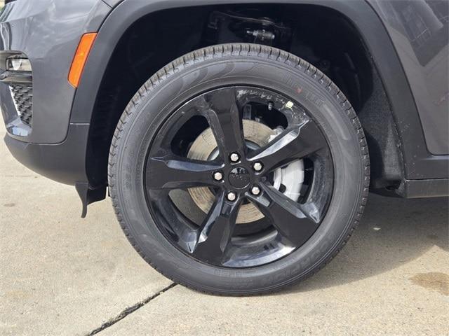 new 2024 Jeep Grand Cherokee car, priced at $42,122