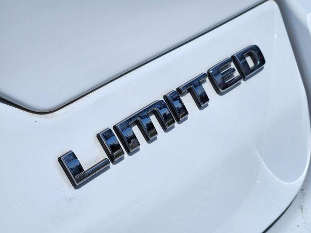 used 2022 Jeep Grand Cherokee car, priced at $33,884