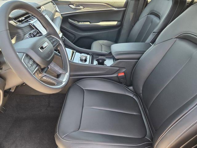 new 2025 Jeep Grand Cherokee car, priced at $38,786