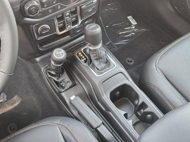 new 2025 Jeep Gladiator car, priced at $46,590