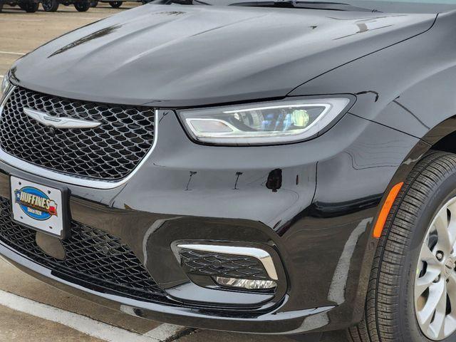 new 2025 Chrysler Pacifica car, priced at $44,452