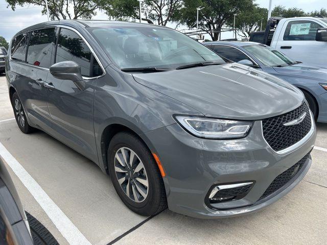 used 2022 Chrysler Pacifica Hybrid car, priced at $29,844