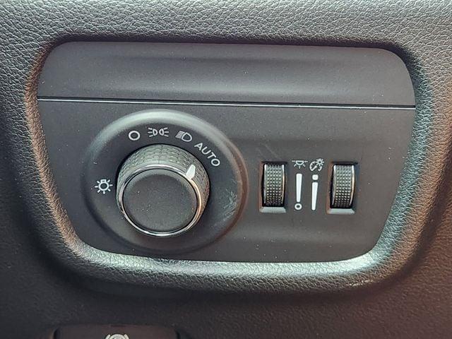 new 2025 Jeep Grand Cherokee car, priced at $38,780