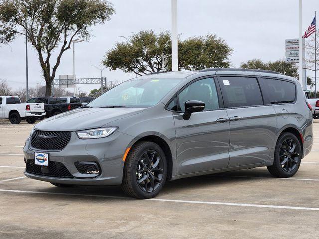 new 2025 Chrysler Pacifica car, priced at $49,483