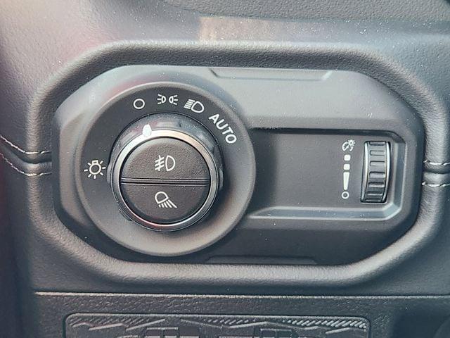 new 2025 Jeep Gladiator car, priced at $45,566