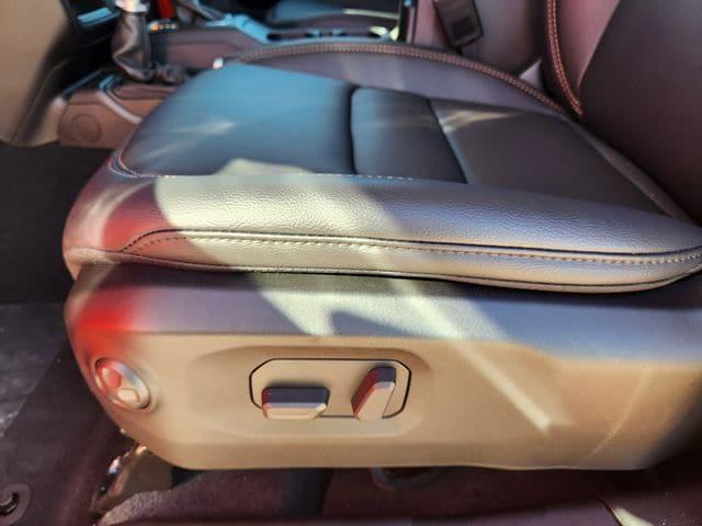 new 2025 Jeep Gladiator car, priced at $46,590