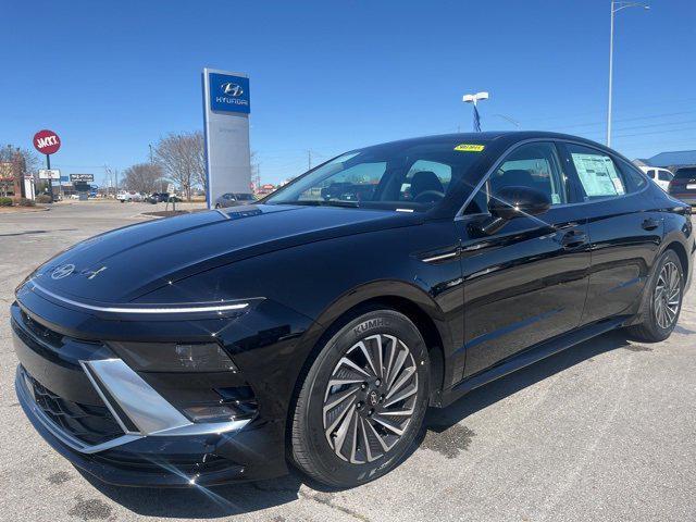 new 2025 Hyundai Sonata Hybrid car, priced at $30,930