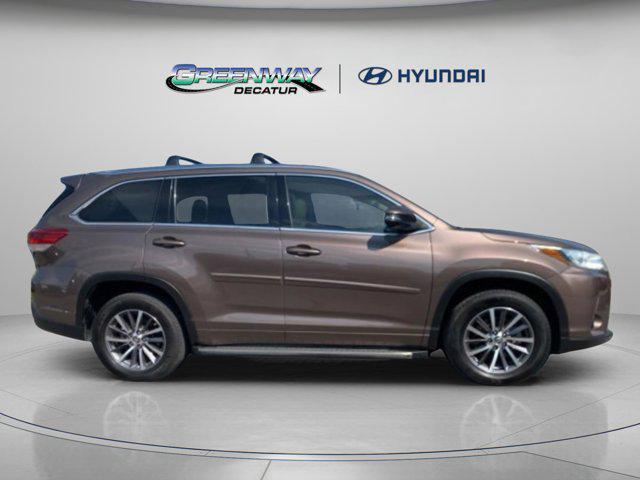 used 2017 Toyota Highlander car, priced at $14,995