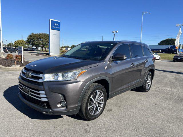 used 2019 Toyota Highlander car, priced at $23,772