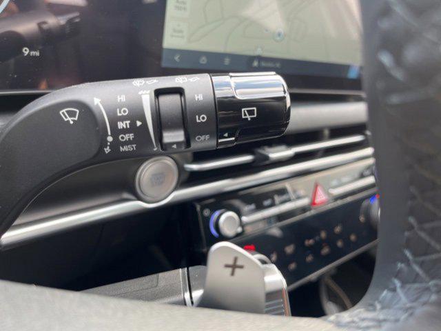 new 2025 Hyundai TUCSON Hybrid car, priced at $37,342