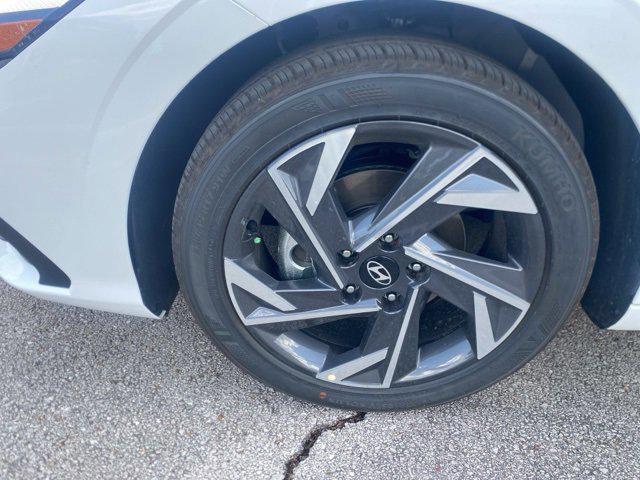 new 2025 Hyundai Elantra car, priced at $25,665