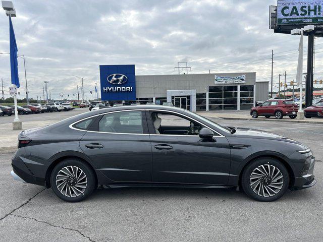 new 2025 Hyundai Sonata Hybrid car, priced at $30,690