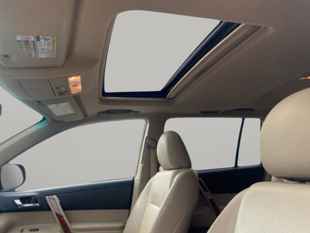 used 2013 Toyota Highlander car, priced at $19,749