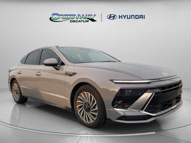 used 2024 Hyundai Sonata Hybrid car, priced at $25,135