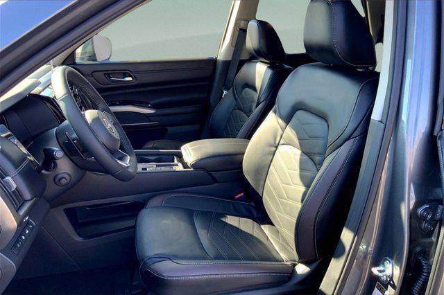 new 2025 Nissan Pathfinder car, priced at $43,988