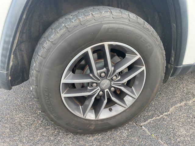 used 2017 Jeep Grand Cherokee car, priced at $13,829