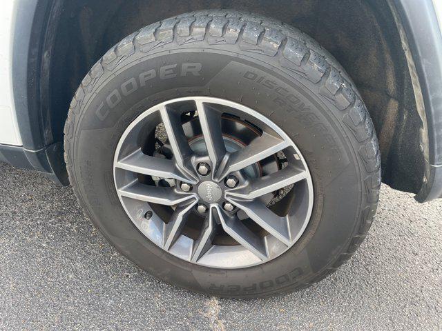 used 2017 Jeep Grand Cherokee car, priced at $13,829