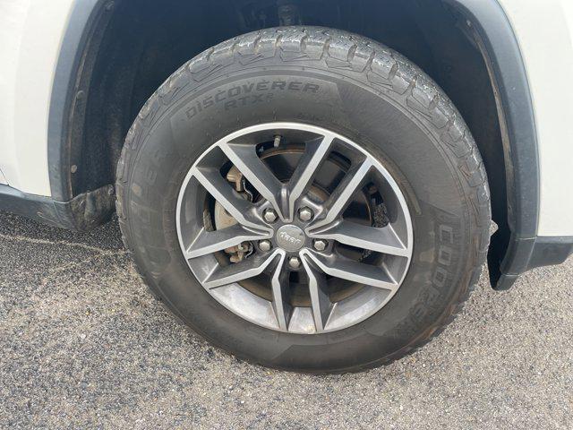 used 2017 Jeep Grand Cherokee car, priced at $13,829