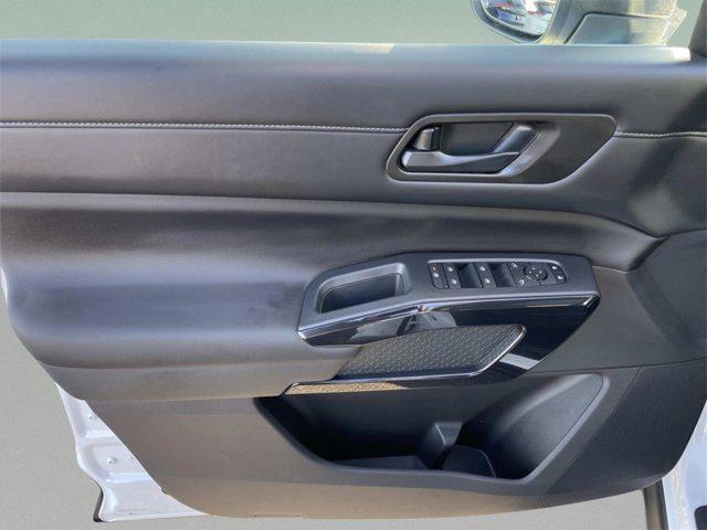 new 2025 Nissan Pathfinder car, priced at $38,560