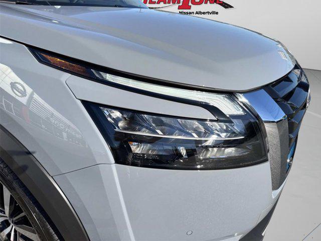new 2025 Nissan Pathfinder car, priced at $43,857