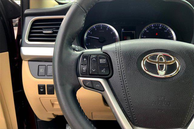 used 2019 Toyota Highlander car, priced at $25,676