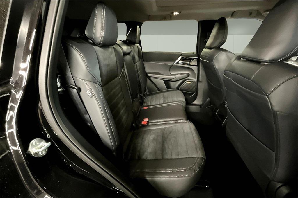 new 2025 Mitsubishi Outlander car, priced at $39,865