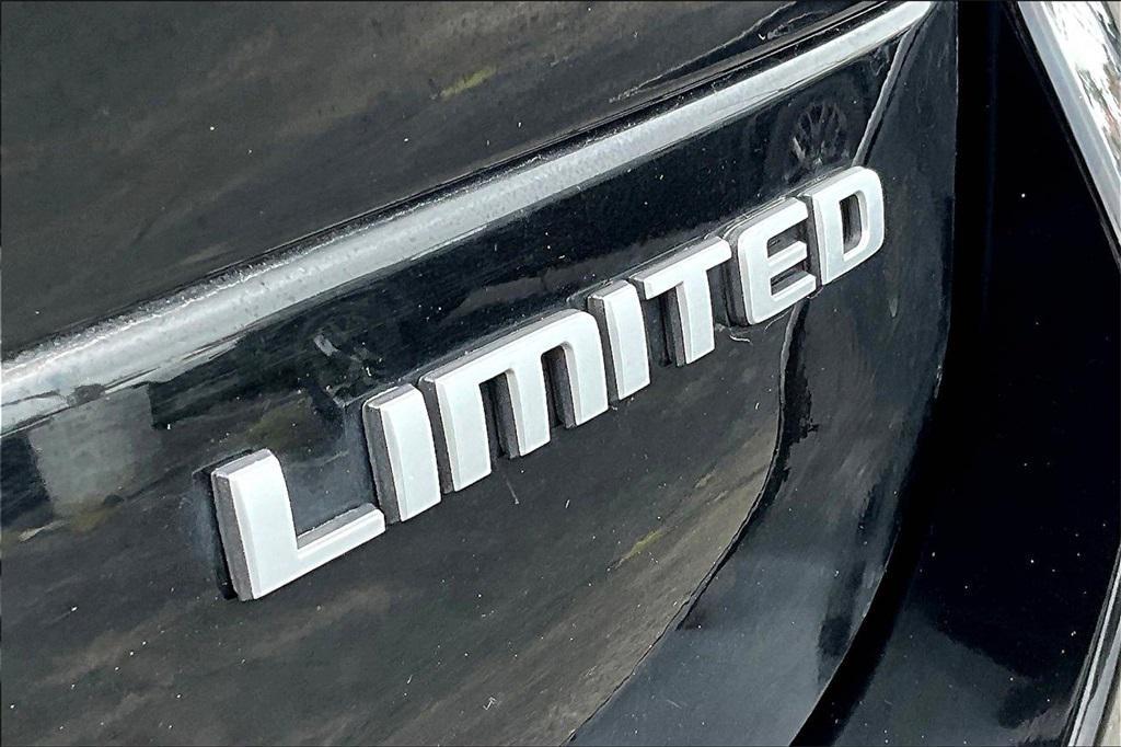 used 2024 Jeep Grand Cherokee L car, priced at $31,476