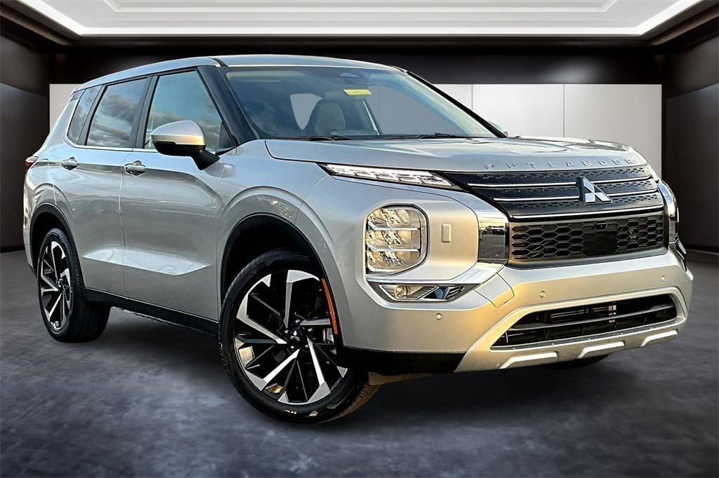 used 2024 Mitsubishi Outlander car, priced at $26,289
