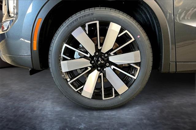 new 2025 Mitsubishi Outlander car, priced at $38,220