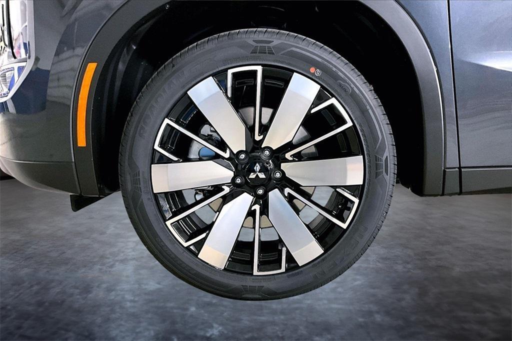 new 2025 Mitsubishi Outlander car, priced at $38,594