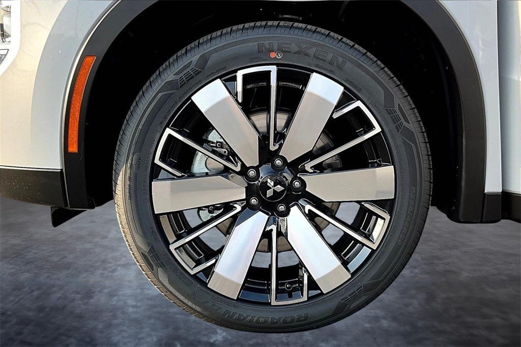 new 2025 Mitsubishi Outlander car, priced at $40,625